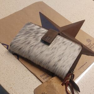 Stylish Fur Wallet with Brown Accents